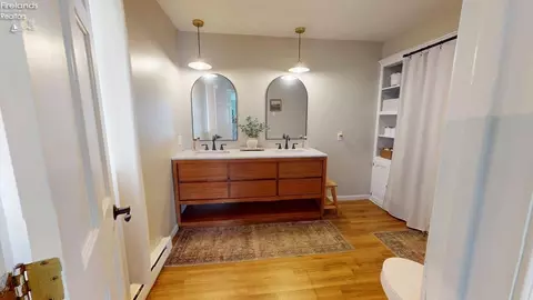 Bath - 913 S Myrtle, Willard, OH 44890 photo 1 of 6