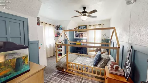Bedroom - 913 S Myrtle, Willard, OH 44890 photo 2 of 4