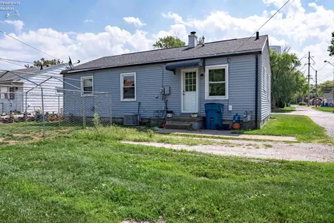117 E 6th St, Port Clinton, OH 43452