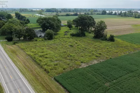 5372 W Harbor Rd, Port Clinton, OH 43452