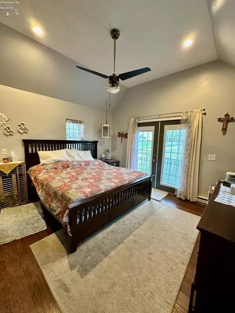 Bedroom - 6037 Willard West Rd, Willard, OH 44890 photo 4 of 5