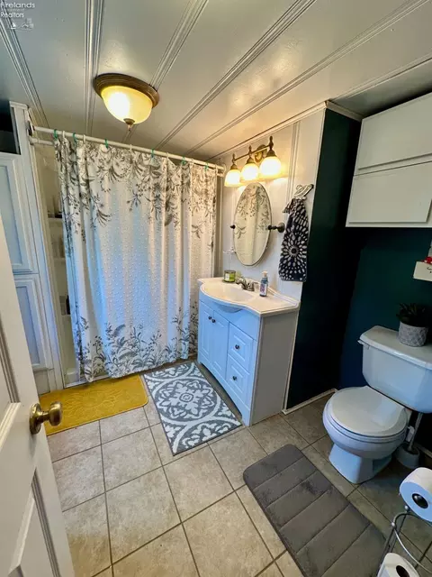 Bath - 6037 Willard West Rd, Willard, OH 44890 photo 1 of 3