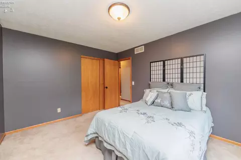 Bedroom - 246 Portage Path, Willard, OH 44890 photo 4 of 8
