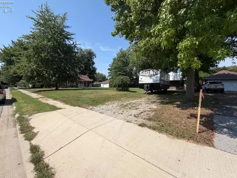 429 W Cherry St, Clyde, OH 43410 photo 4