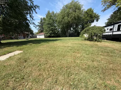 429 W Cherry St, Clyde, OH 43410 photo 6