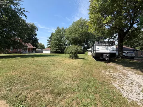 429 W Cherry St, Clyde, OH 43410 photo 5