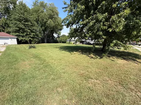 429 W Cherry St, Clyde, OH 43410 photo 2