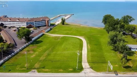 1923 E Harbor Rd, Port Clinton, OH 43452