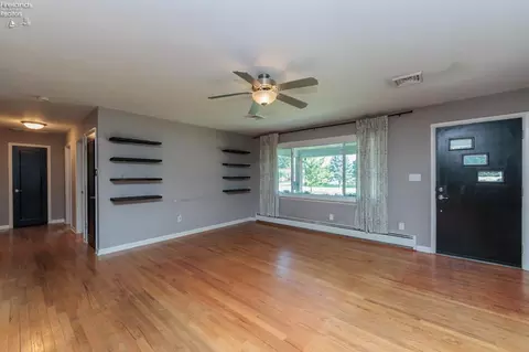 Living - 2002 Hull Rd, Sandusky, OH 44870 photo 1 of 8