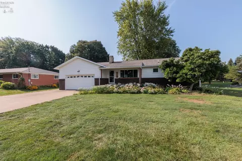 Exterior - 2002 Hull Rd, Sandusky, OH 44870 photo 1 of 10