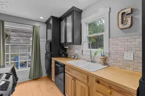 Kitchen - 3509 Scheid Rd, Huron, OH 44839 photo 4 of 5