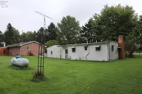 Exterior - 9301 River Rd, Huron, OH 44839 photo 4 of 6