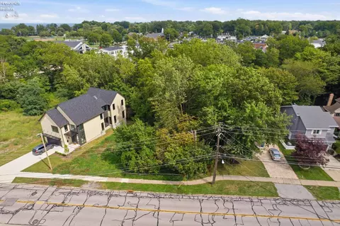 483 Cahoon Rd, Bay Village, OH 44140