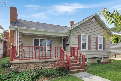 410 E 6th St, Port Clinton, OH 43452