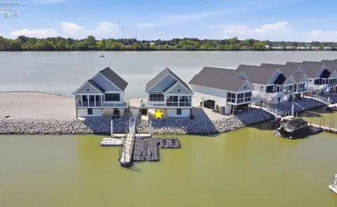 545 W Lakeshore Dr #2, Port Clinton, OH 43452