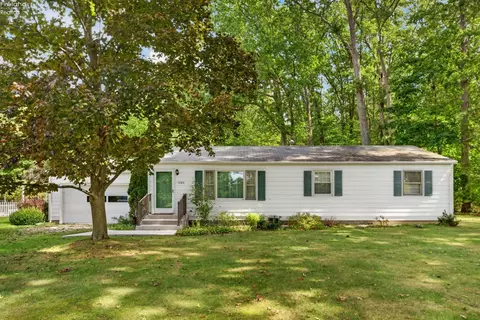 1593 Vermilion Rd, Vermilion, OH 44089