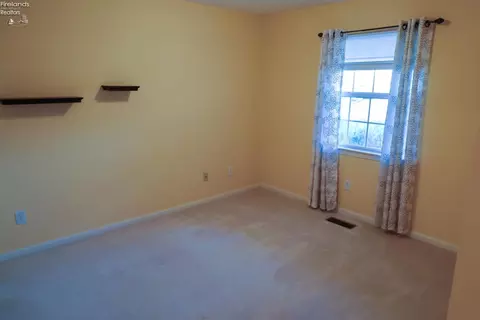 Bedroom - 312 W W Gln, Elyria, OH 44035 photo 4 of 5