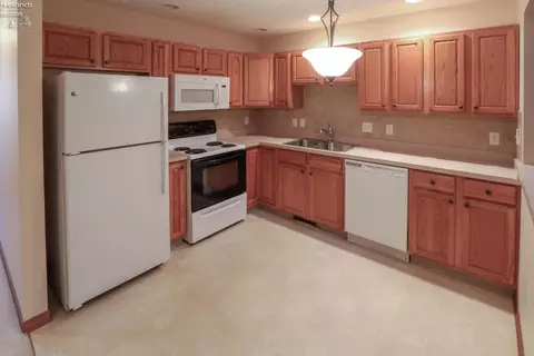Kitchen - 312 W W Gln, Elyria, OH 44035 photo 2 of 2