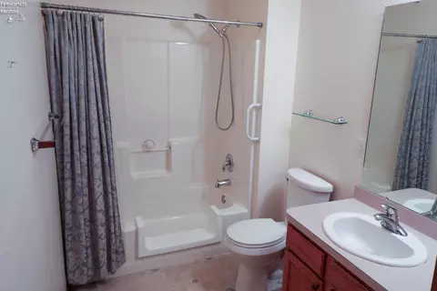 Bath - 312 W W Gln, Elyria, OH 44035 photo 1 of 2