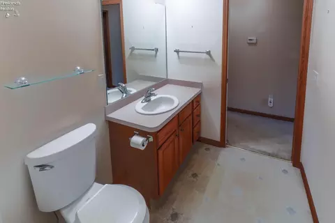 Bath - 312 W W Gln, Elyria, OH 44035 photo 2 of 2