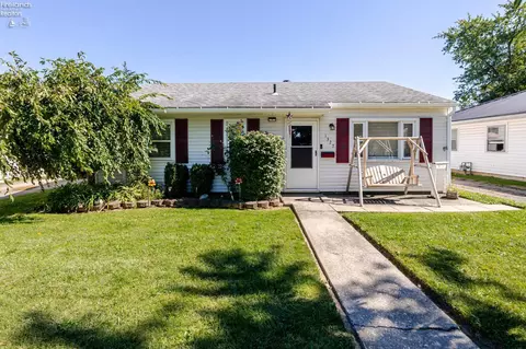 1327 Fleetwood Dr, Fremont, OH 43420