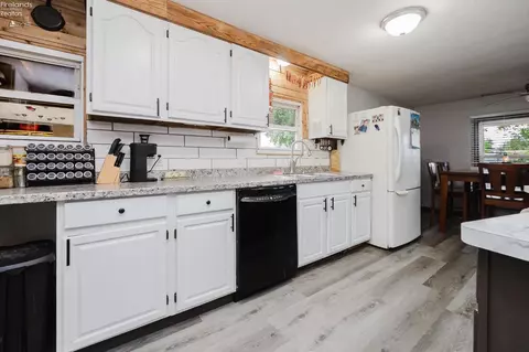 Kitchen - 505 Arabian Ct, Lagrange, OH 44050 photo 3 of 6