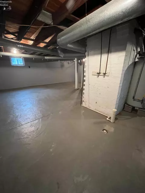 Other - 404 E Maple St, Clyde, OH 43410 photo 6 of 9