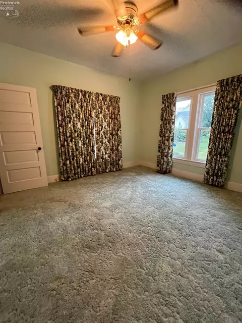 Bedroom - 404 E Maple St, Clyde, OH 43410 photo 4 of 4