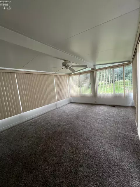 Exterior - 404 E Maple St, Clyde, OH 43410 photo 3 of 7