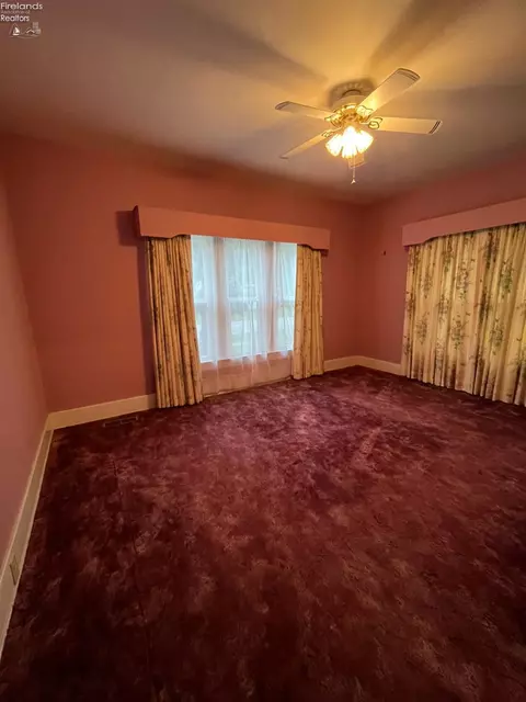 Bedroom - 404 E Maple St, Clyde, OH 43410 photo 2 of 4