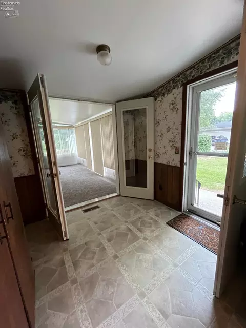 Other - 404 E Maple St, Clyde, OH 43410 photo 2 of 9