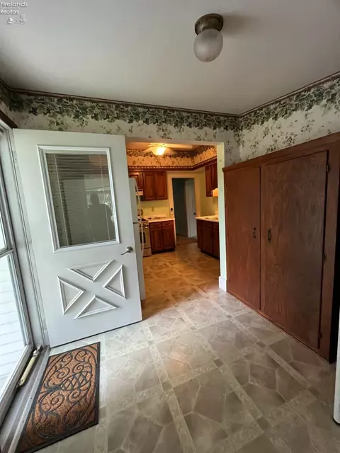 Other - 404 E Maple St, Clyde, OH 43410 photo 1 of 9