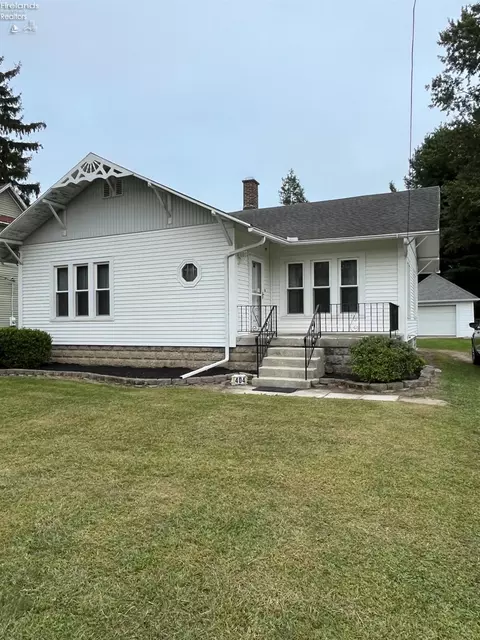 404 E Maple St, Clyde, OH 43410