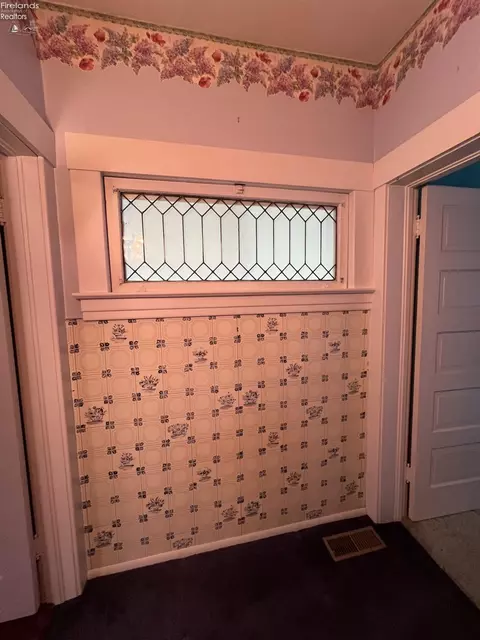 Entry Way - 404 E Maple St, Clyde, OH 43410 photo 1 of 2