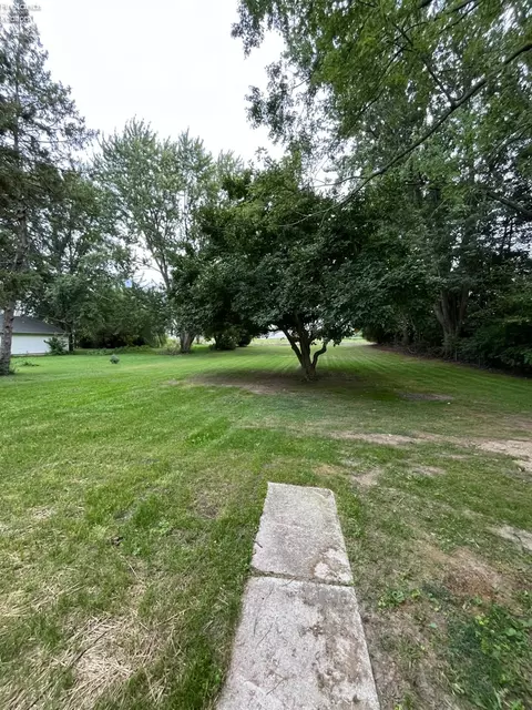 Exterior - 404 E Maple St, Clyde, OH 43410 photo 7 of 7