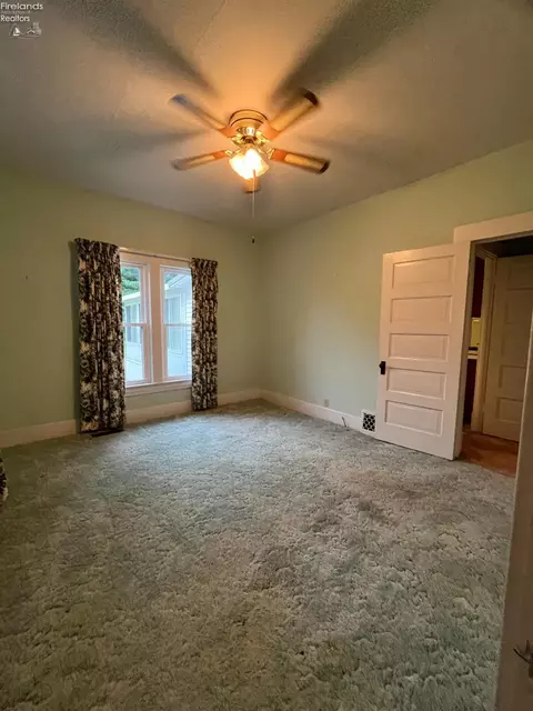 Bedroom - 404 E Maple St, Clyde, OH 43410 photo 3 of 4