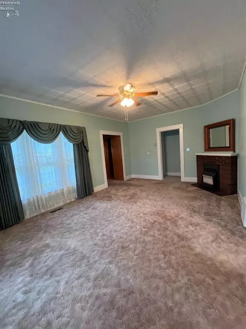 Living - 404 E Maple St, Clyde, OH 43410 photo 2 of 3