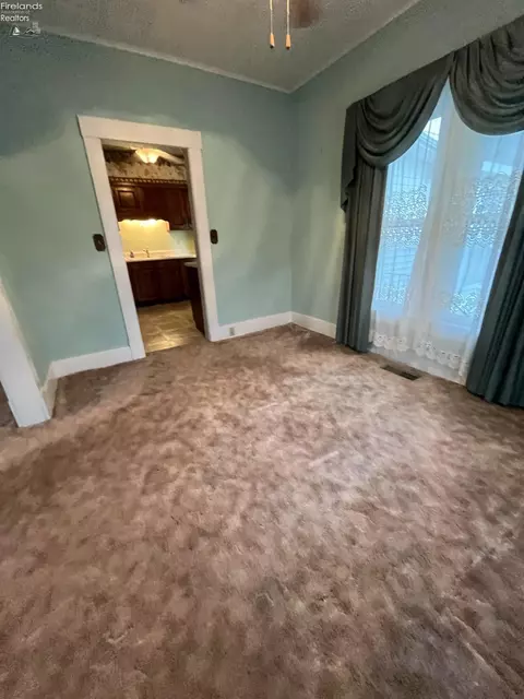 Dining - 404 E Maple St, Clyde, OH 43410 photo 1 of 1