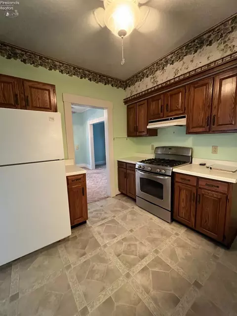 Kitchen - 404 E Maple St, Clyde, OH 43410 photo 4 of 4