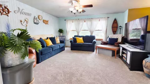 Living - 21 Timothy Ave, Willard, OH 44890 photo 2 of 2
