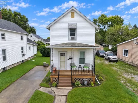 327 Jackson St, Fremont, OH 43420