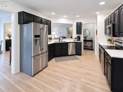 520 E Park St, Oak Harbor, OH 43449 photo 8