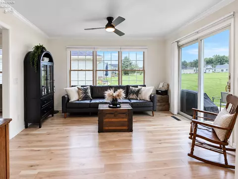 520 E Park St, Oak Harbor, OH 43449 photo 7