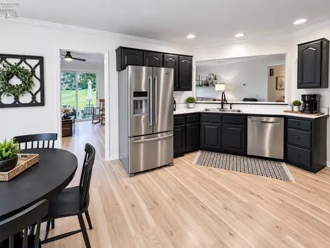 520 E Park St, Oak Harbor, OH 43449 photo 11