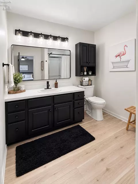 520 E Park St, Oak Harbor, OH 43449 photo 15