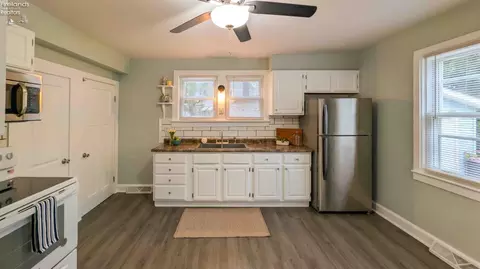 Kitchen - 909 Main St, Huron, OH 44839 photo 1 of 4