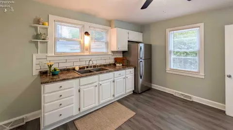 Kitchen - 909 Main St, Huron, OH 44839 photo 3 of 4