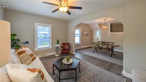 Living - 909 Main St, Huron, OH 44839 photo 1 of 1