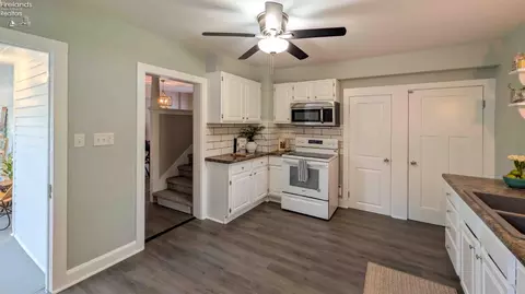 Kitchen - 909 Main St, Huron, OH 44839 photo 2 of 4