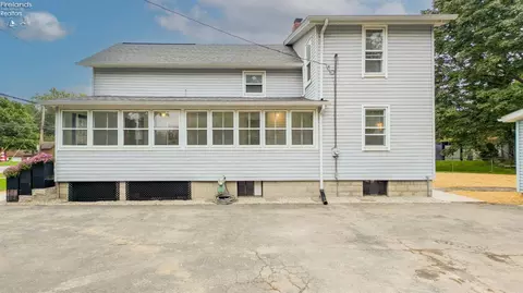 Exterior - 909 Main St, Huron, OH 44839 photo 5 of 6